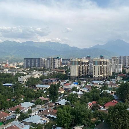 Heaven Apartment Mountain View Алма Ата Екстериор снимка