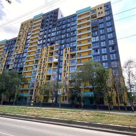 Heaven Apartment Mountain View Алма Ата Екстериор снимка