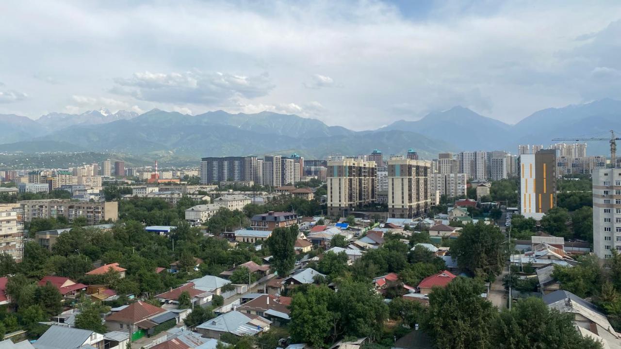 Heaven Apartment Mountain View Алма Ата Екстериор снимка