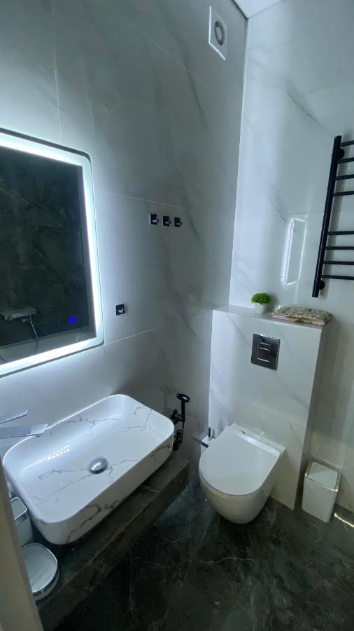 Heaven Apartment Mountain View Алма Ата Екстериор снимка