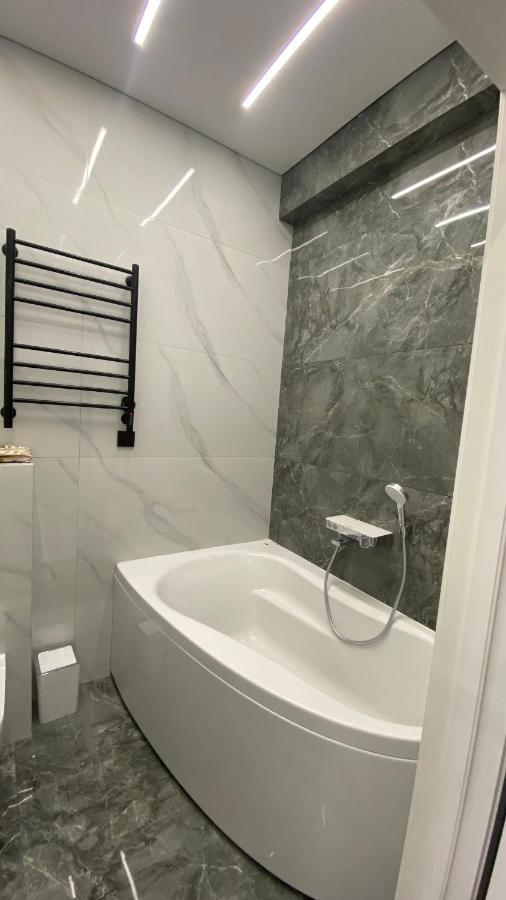 Heaven Apartment Mountain View Алма Ата Екстериор снимка
