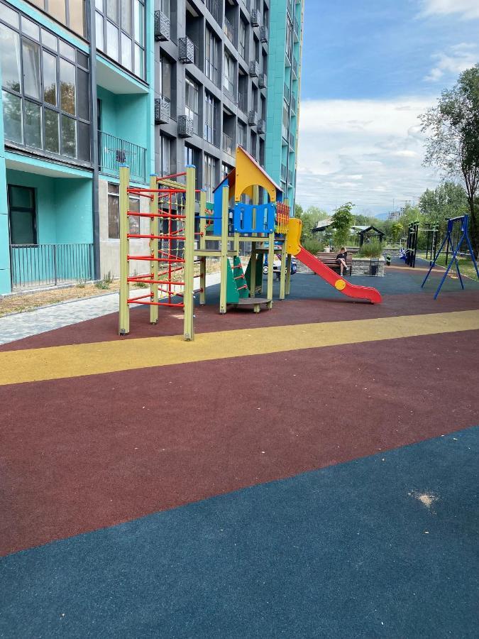 Heaven Apartment Mountain View Алма Ата Екстериор снимка